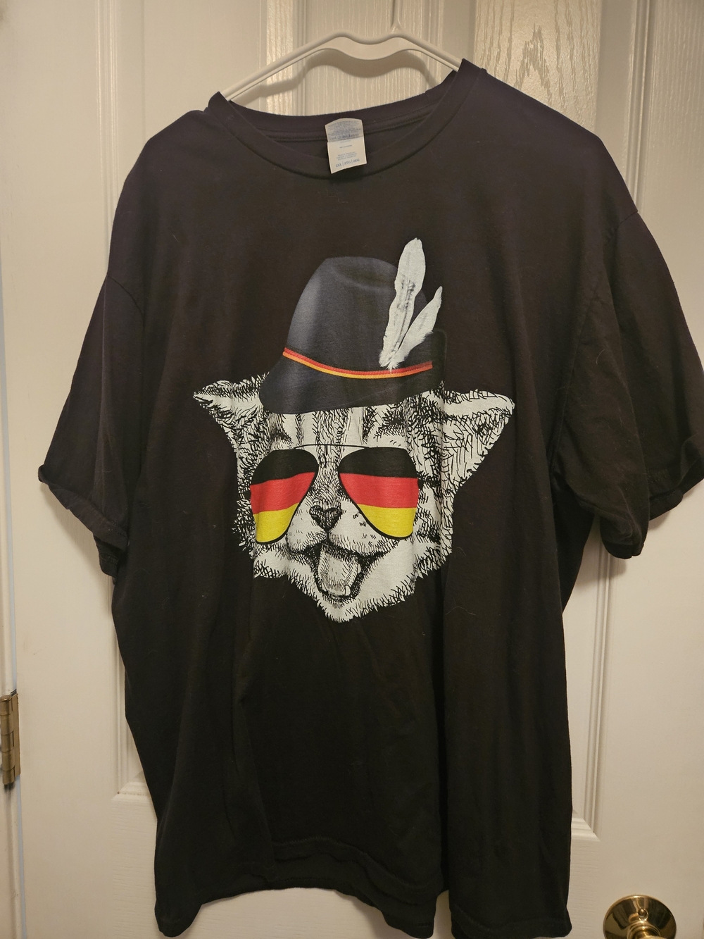 🎉 2 Items/$15 🎉 Men's Ocktoberfest Cat Graphic Tee